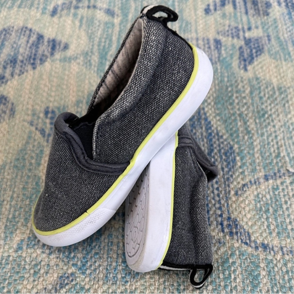 Cat & Jack Toddler Boys Slip-On Sneakers Size 7 Modern Design